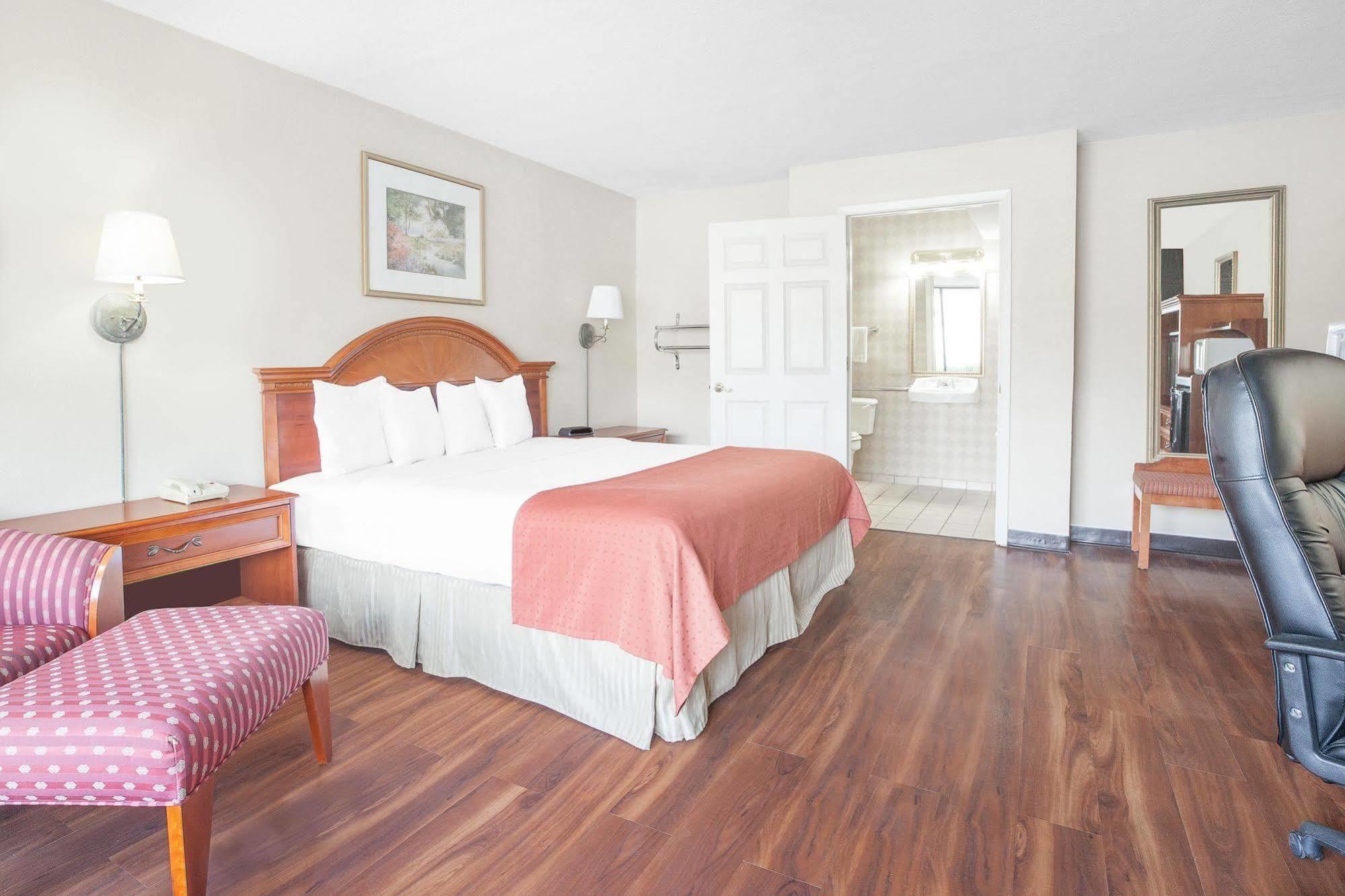Baymont By Wyndham Paris Motel Buitenkant foto