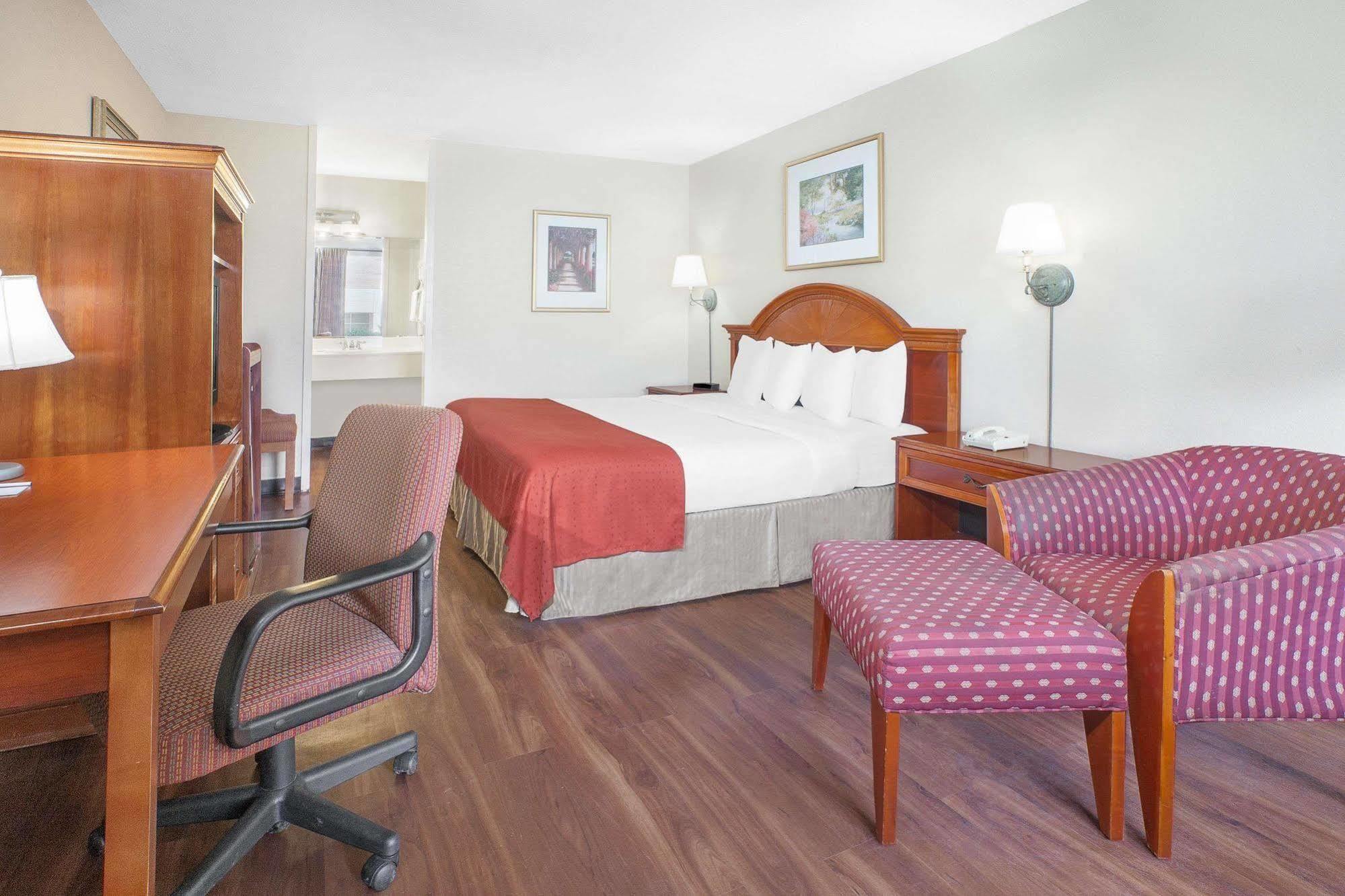 Baymont By Wyndham Paris Motel Buitenkant foto
